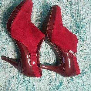 Deep red, sexy Bandolino shoe booties
